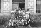 1965. Carroza de plaza de toros con Gabriel y Milagros Cort�s.